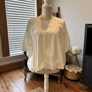 Easel white top in medium and large